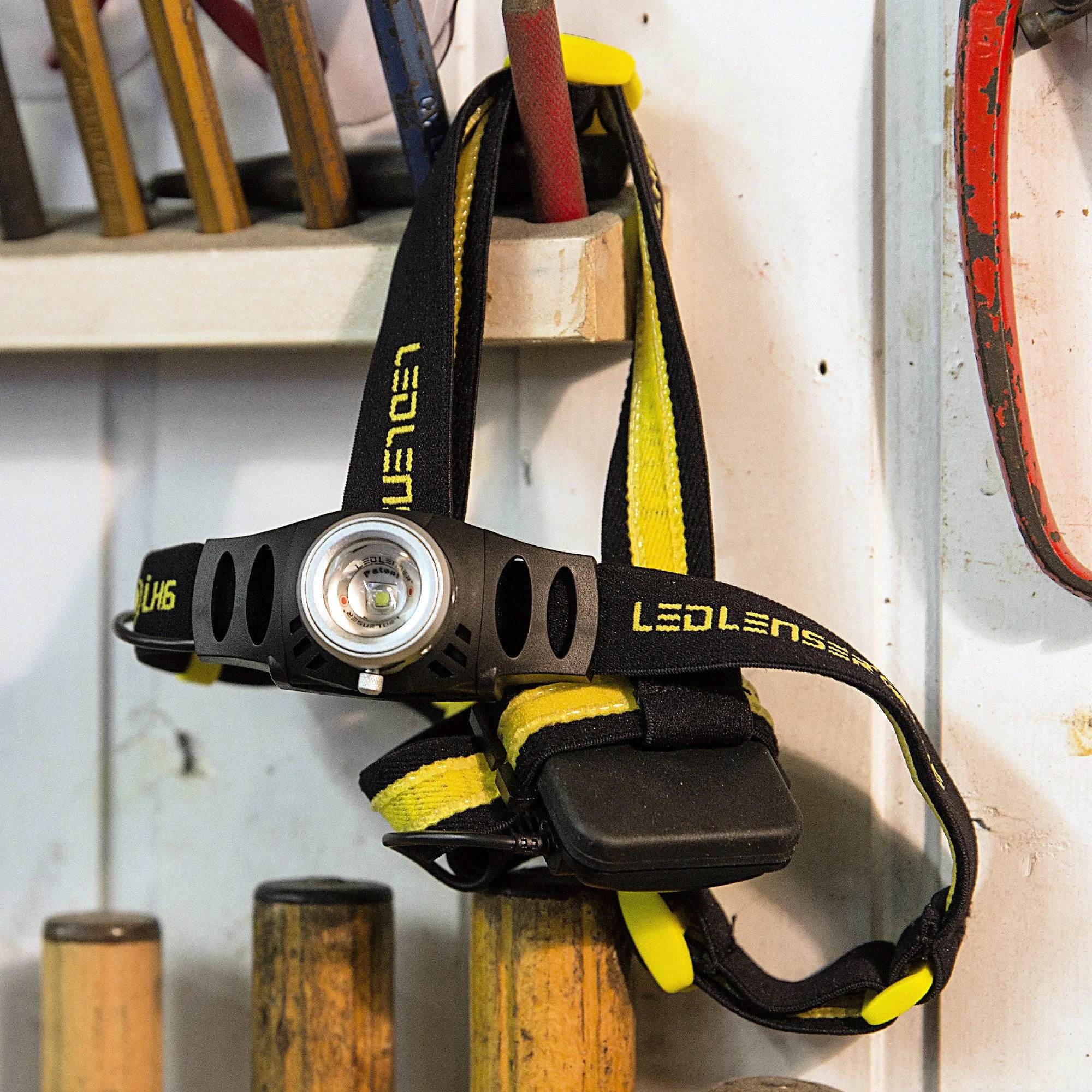 iH6 Rechargeable Battery-Powered LED Headlamp – Adjustable and Lightweight for Outdoor Activities