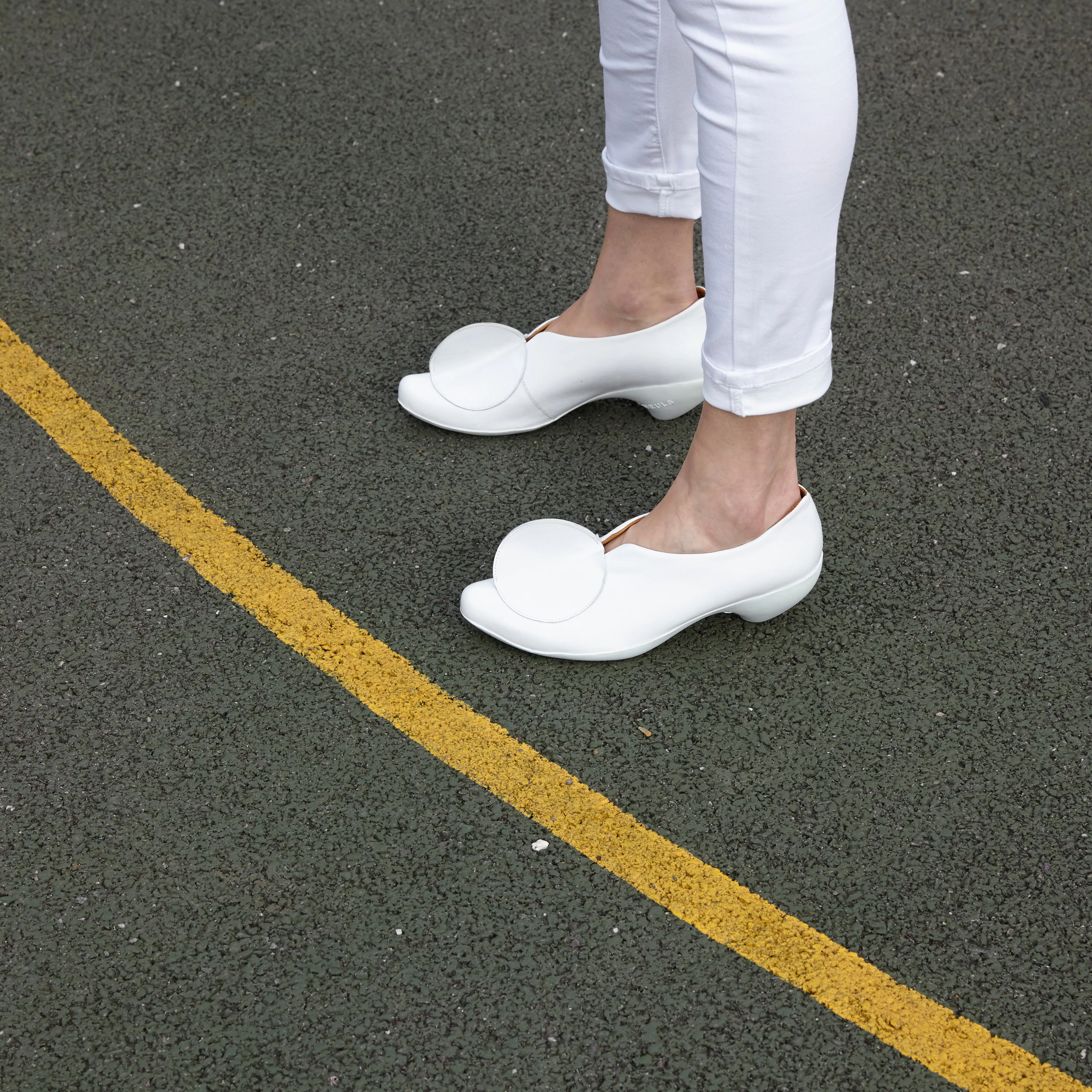 SS25_27 LOWTOP White | Slip On Heels